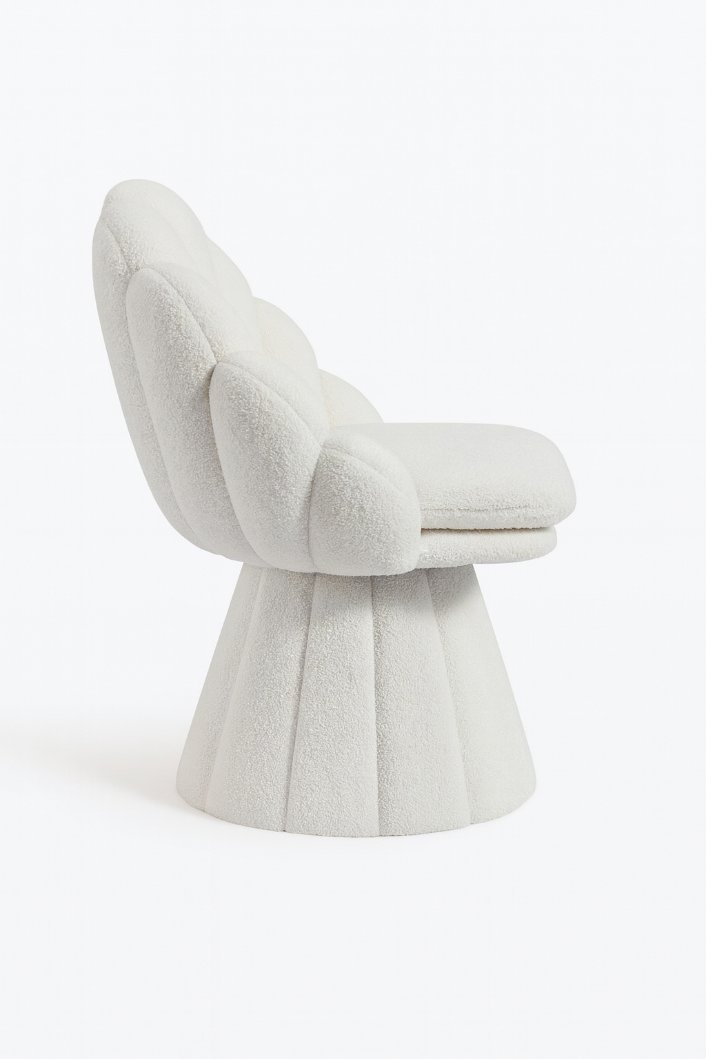 Amalfi – Bouclé lounge fauteuil met schelpvormig design in crème wit